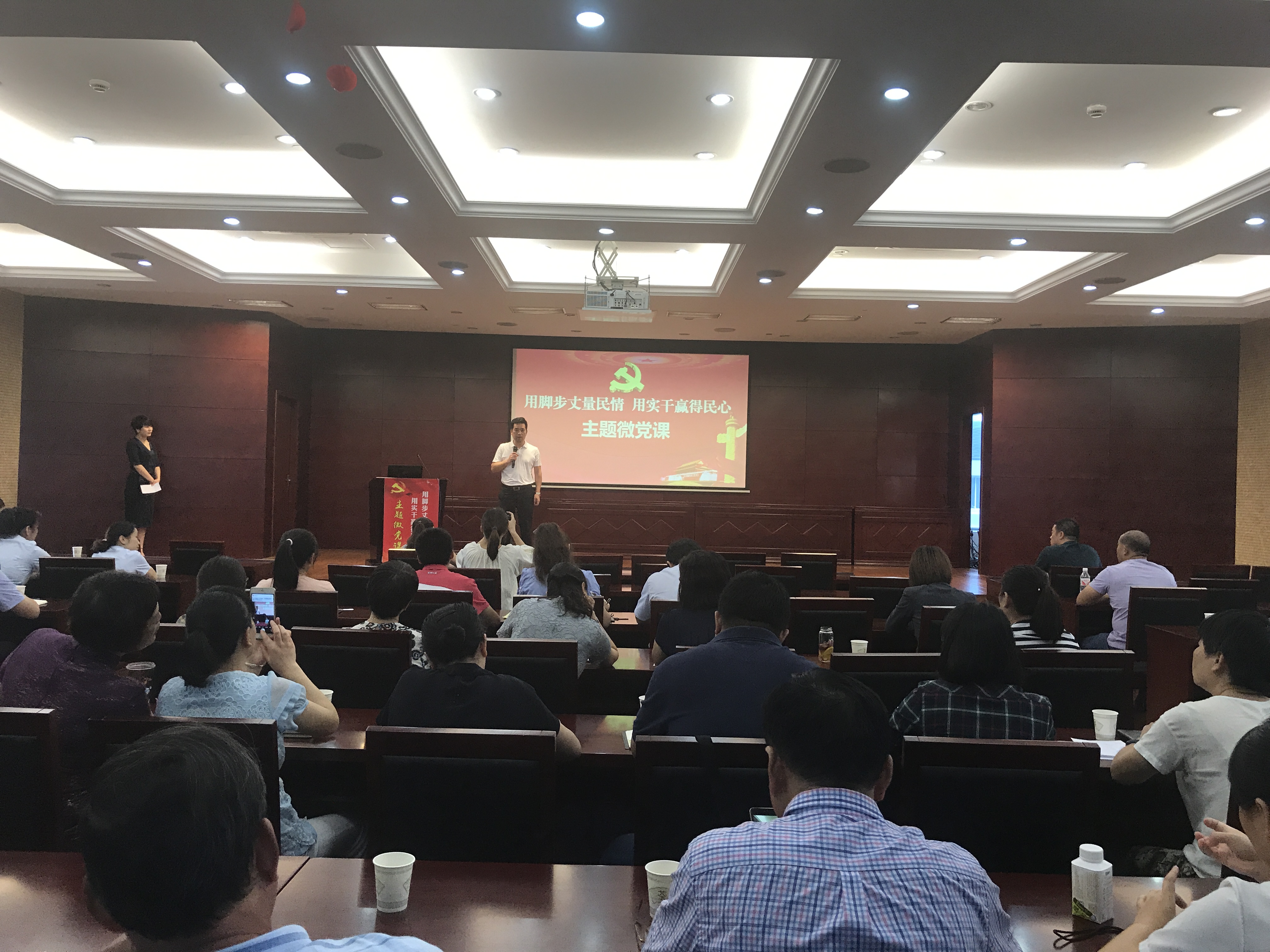 9月，舉辦“用腳步丈量民情 用實(shí)干贏得民心”主題微黨課，邀請(qǐng)5名機(jī)關(guān)黨員或社區(qū)黨員上黨課.JPG