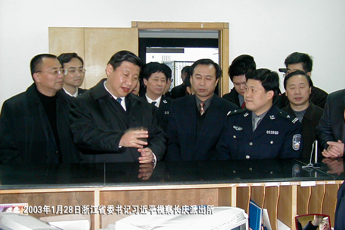 03.1.28省委書記習(xí)近平視察長慶派出所.png