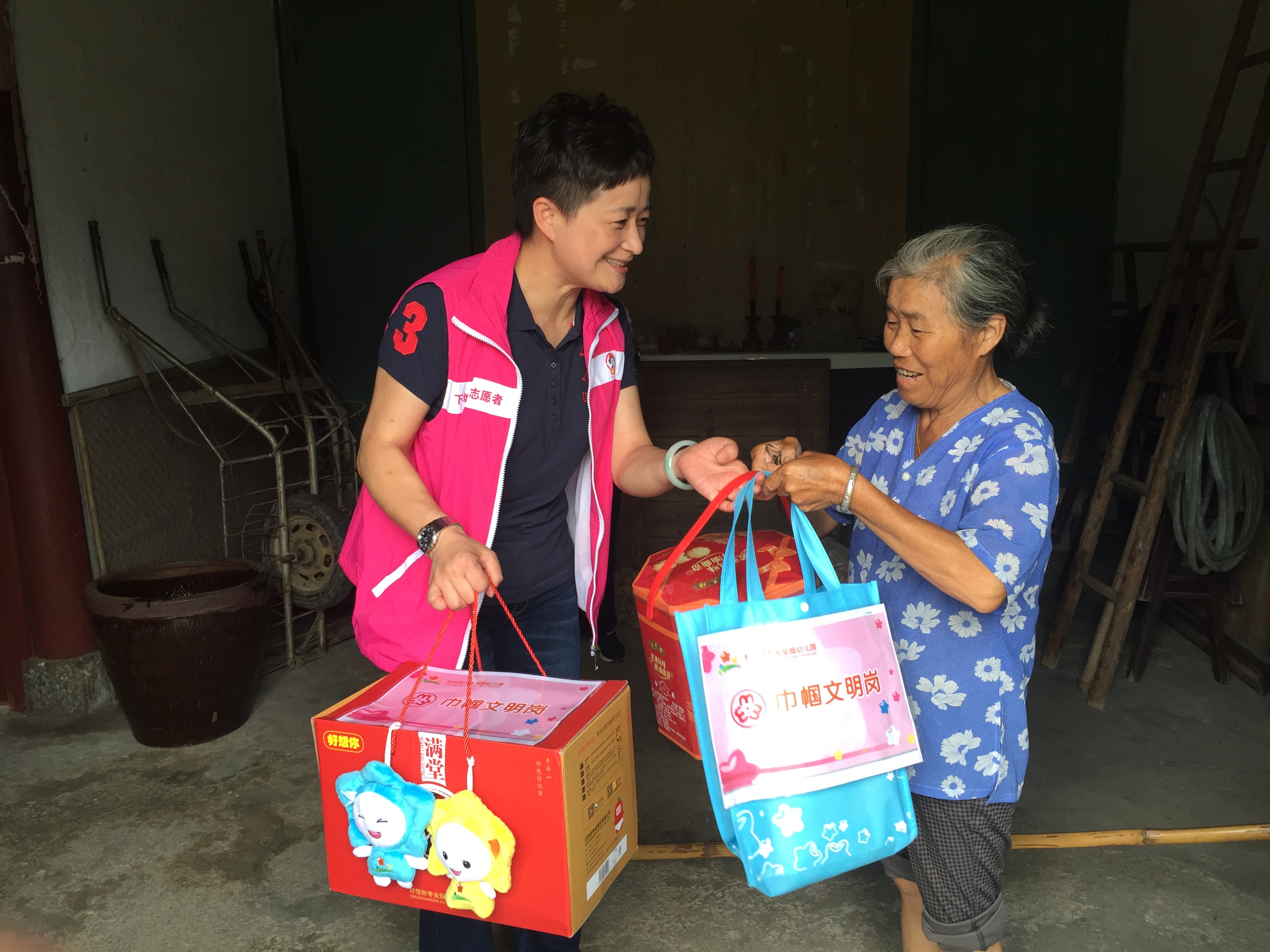 慰問臨安貧困戶.JPG