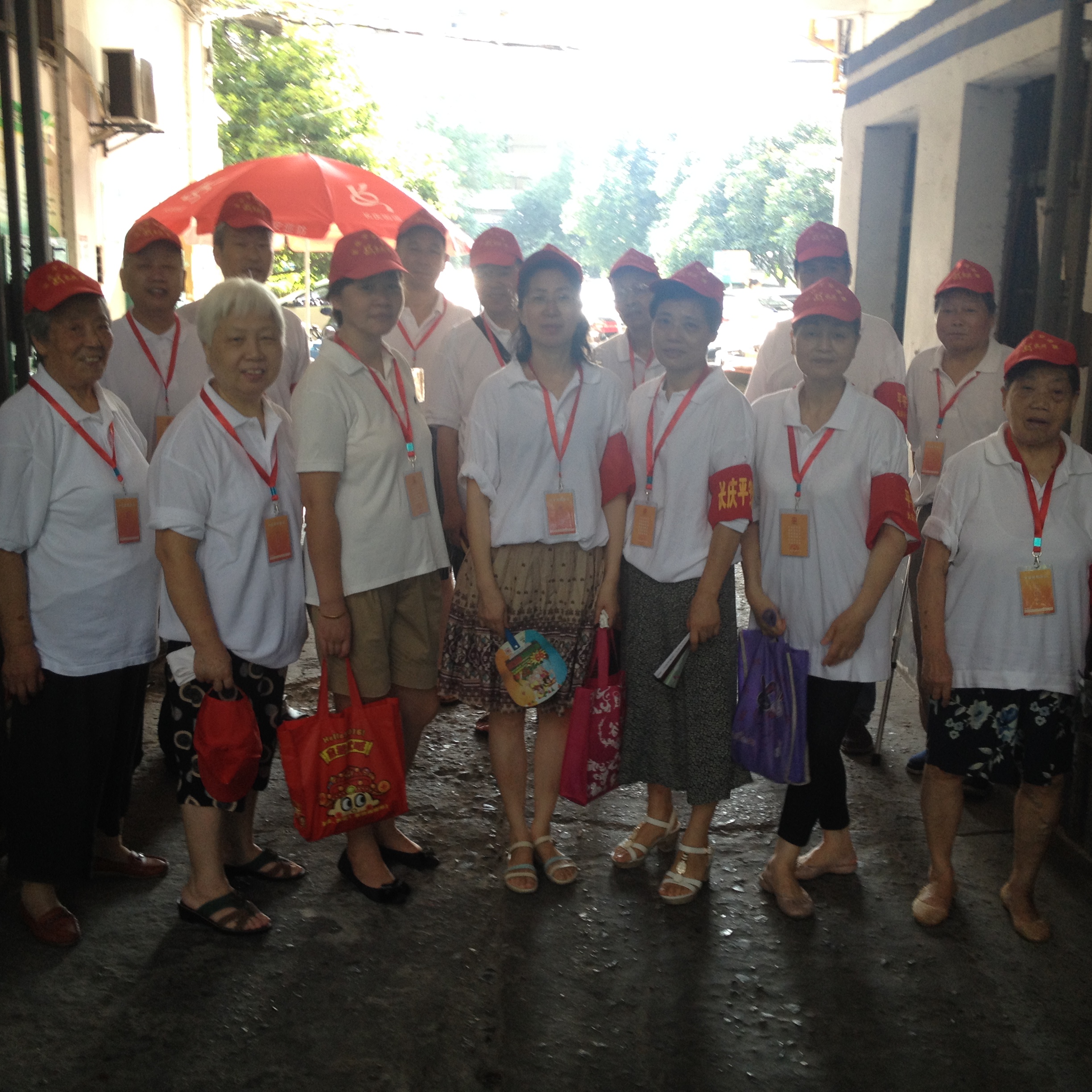 2017年9月志愿者崗點(diǎn)合影 (3).JPG