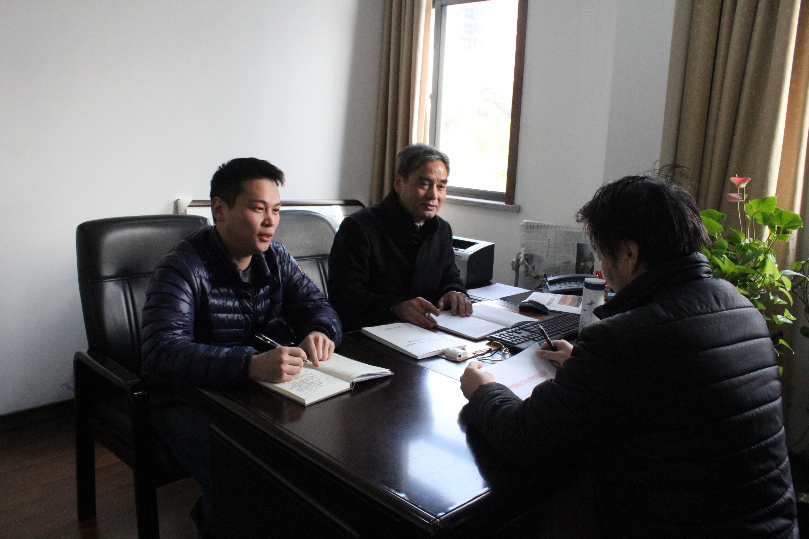最近，杭州市江干區(qū)閘弄口街道紀工委對街道城管科工作人員吳某就“工程管理招投標事宜”進行提醒談話。.JPG